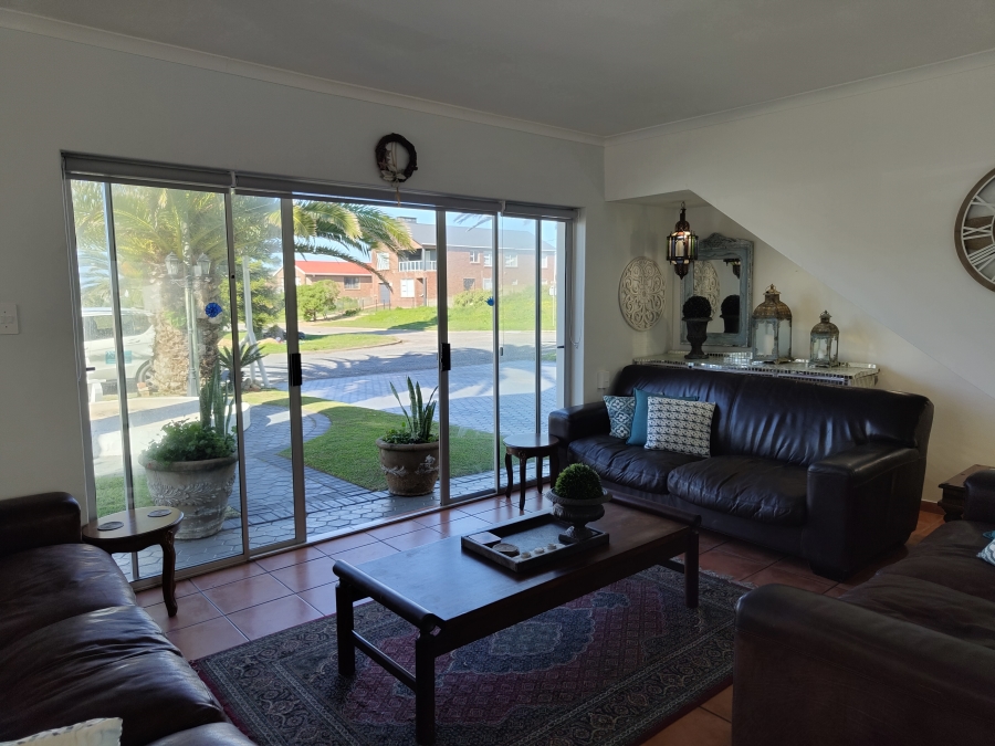To Let 3 Bedroom Property for Rent in Stilbaai Wes Western Cape
